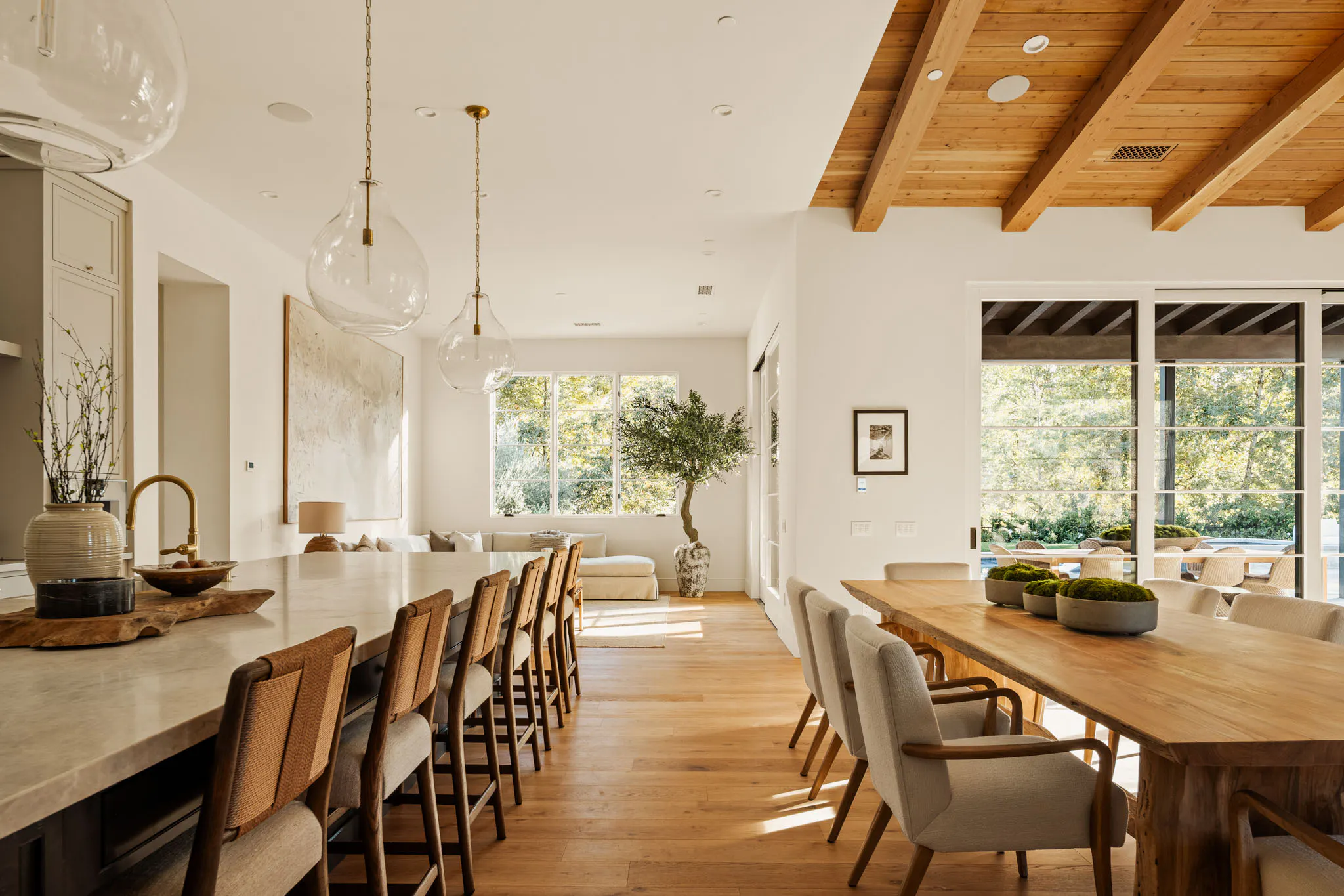 Meridith-Baer-Home-Home-Staging-Luxury-Homes-Southern-California-Mulholland-Modern-Ranch-Kitchen-Dining